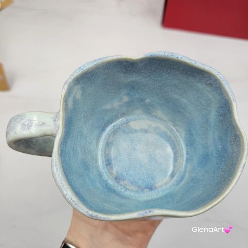 Filiżanka ceramiczna błękitna kwiatek Glena Art z uszkiem do kawy herbaty ulubiony kubek ceramiczny ceramika 250 ml w kształcie kwiatka niebieskie niebo
