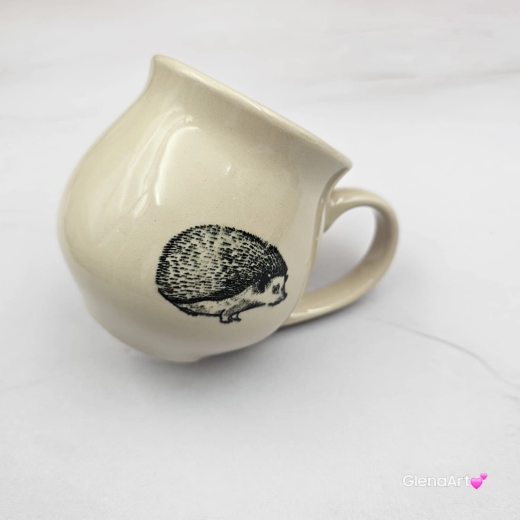 Kubek czeski z jeżem beczułka ceramiczny Glena Art kubek z uszkiem do kawy herbaty ulubiony kubek ceramiczny ceramika 220 ml z jeżykiem z jednej strony