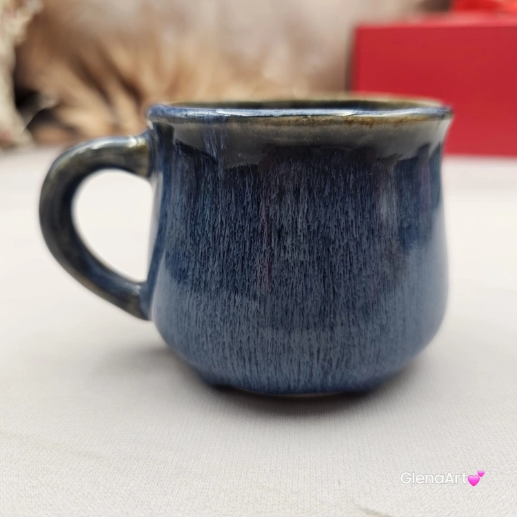 Kubek mały beczułka w kolorach przenikającego niebieskiego oceanu ceramiczny Glena Art beczułka kubeczek z uszkiem do kawy herbaty ulubiony kubek ceramiczny ceramika niebieskie odcienie 120 ml