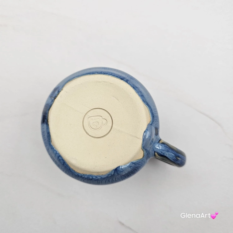 Kubek mały beczułka w kolorach przenikającego niebieskiego oceanu ceramiczny Glena Art beczułka kubeczek z uszkiem do kawy herbaty ulubiony kubek ceramiczny ceramika niebieskie odcienie 120 ml