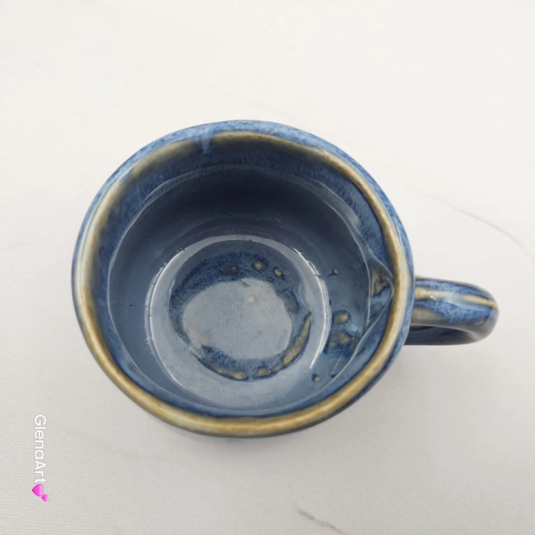 Kubek mały beczułka w kolorach przenikającego niebieskiego oceanu ceramiczny Glena Art beczułka kubeczek z uszkiem do kawy herbaty ulubiony kubek ceramiczny ceramika niebieskie odcienie 120 ml