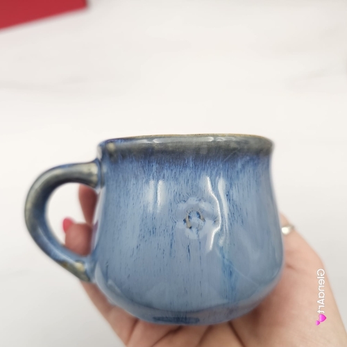 Kubek mały beczułka w kolorach przenikającego niebieskiego oceanu ceramiczny Glena Art beczułka kubeczek z uszkiem do kawy herbaty ulubiony kubek ceramiczny ceramika niebieskie odcienie 120 ml