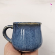 Kubek mały beczułka w kolorach przenikającego niebieskiego oceanu ceramiczny Glena Art beczułka kubeczek z uszkiem do kawy herbaty ulubiony kubek ceramiczny ceramika niebieskie odcienie 120 ml