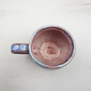 Kubek czeski błękitny z różowymi refleksami beczułka ceramiczny Glena Art kubek z uszkiem do kawy herbaty ulubiony kubek ceramiczny ceramika 220 ml spływające szkliwo odcienie kolorowe