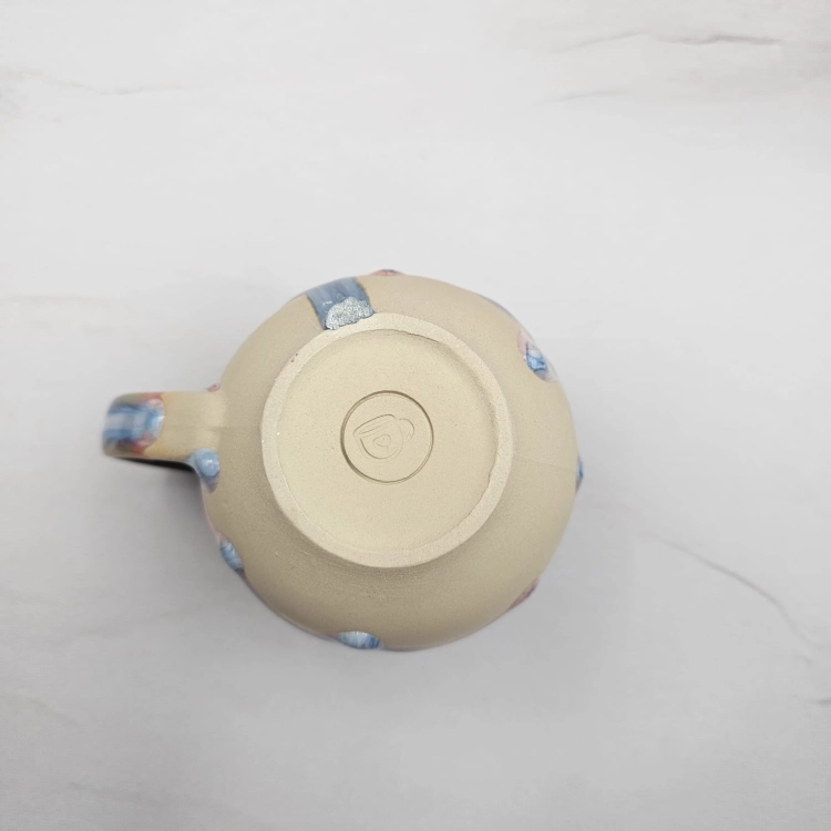 Kubek czeski błękitny z różowymi refleksami beczułka ceramiczny Glena Art kubek z uszkiem do kawy herbaty ulubiony kubek ceramiczny ceramika 220 ml spływające szkliwo odcienie kolorowe unikat