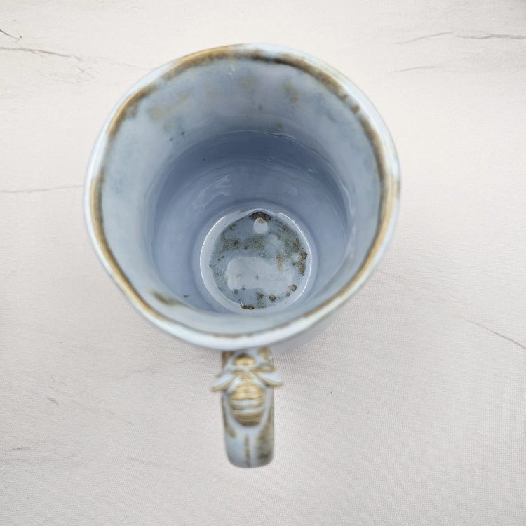 Kubek beczułka MAX duży ceramiczny Glena Art jasno niebieski z uszkiem i z pszczółką na uchu do kawy herbaty ulubiony kubek duży ceramiczny ceramika 400 ml błękitny
