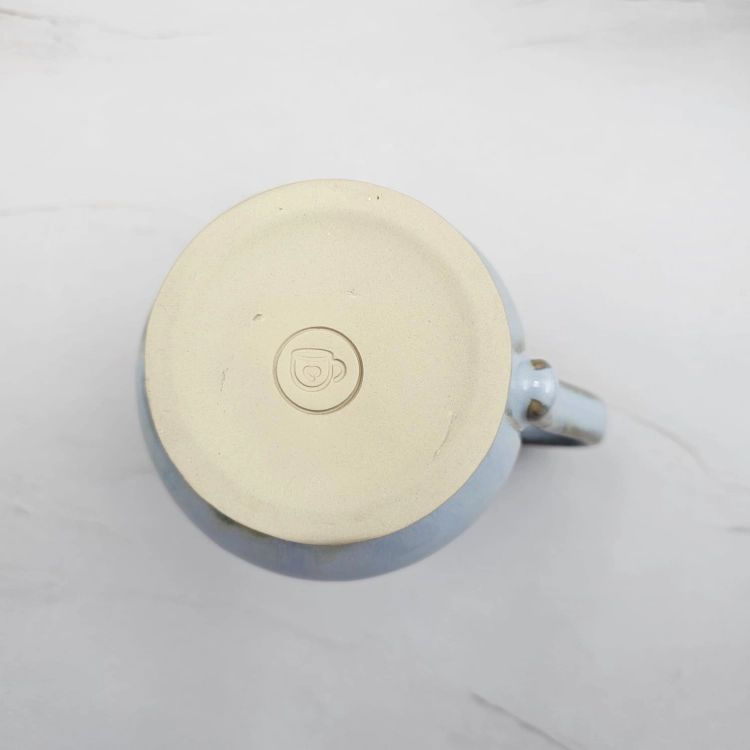 Kubek beczułka MAX duży ceramiczny Glena Art jasno niebieski z uszkiem i z pszczółką na uchu do kawy herbaty ulubiony kubek duży ceramiczny ceramika 400 ml błękitny