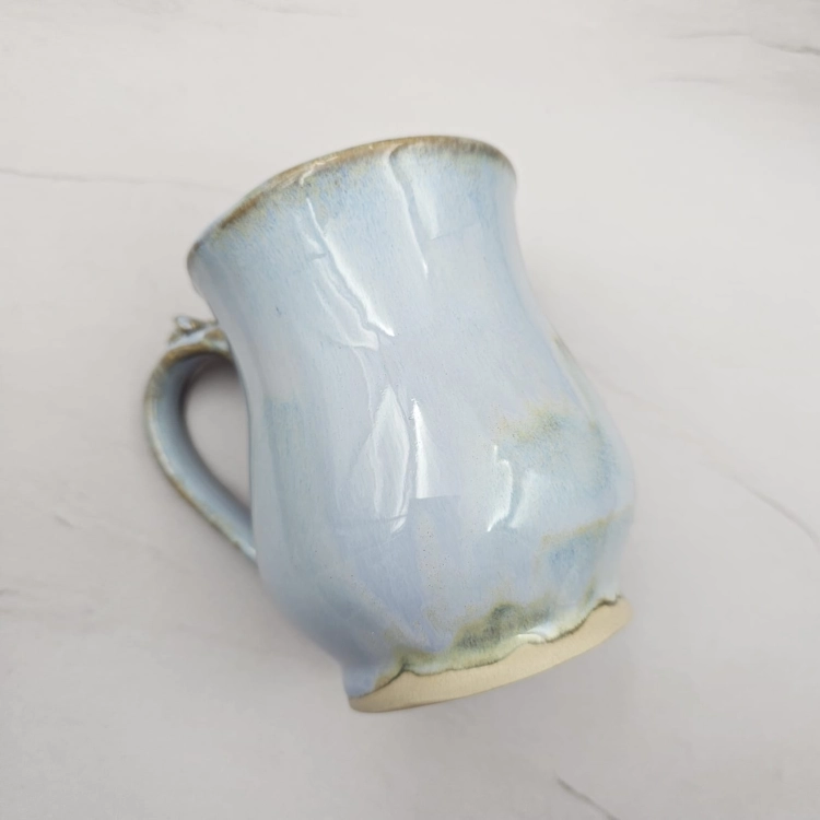 Kubek beczułka MAX duży ceramiczny Glena Art jasno niebieski z uszkiem i z pszczółką na uchu do kawy herbaty ulubiony kubek duży ceramiczny ceramika 400 ml błękitny