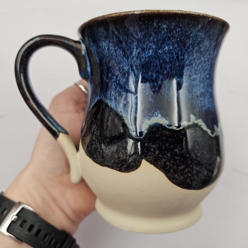 Kubek beczułka MAX duży kosmos ceramiczny Glena Art niebieska galaktyka z uszkiem kolory kosmosu do kawy herbaty ulubiony kubek ceramiczny ceramika 400 ml