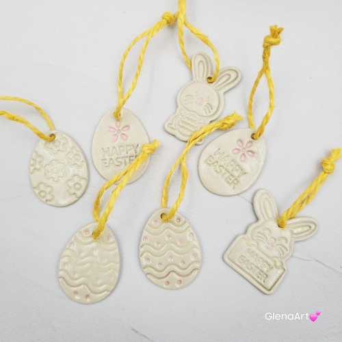 Zawieszka ozdoba ceramiczna na Wielkanoc jajko pisanka na sznurku zawieszka gałązki bazie na brzózki ozdoba wielkanocna ręcznie lepiona do powieszenia