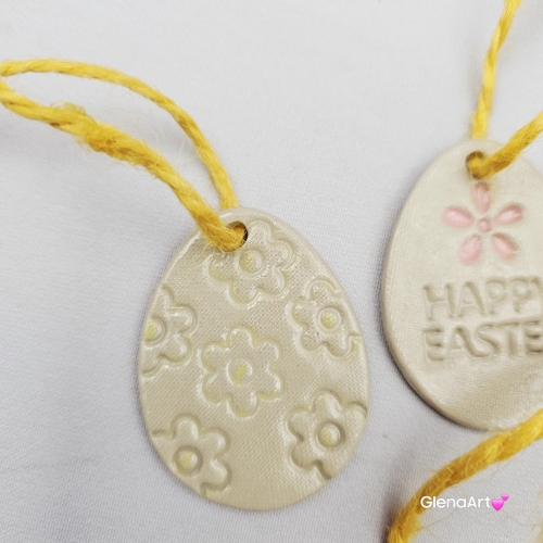 Zawieszka ozdoba ceramiczna na Wielkanoc jajko pisanka na sznurku zawieszka gałązki bazie na brzózki ozdoba wielkanocna ręcznie lepiona do powieszenia