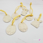 Zawieszka ozdoba ceramiczna na Wielkanoc jajko pisanka na sznurku zawieszka gałązki bazie na brzózki ozdoba wielkanocna ręcznie lepiona do powieszenia