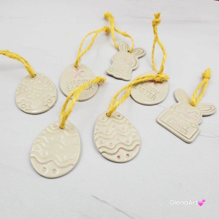 Zawieszka ozdoba ceramiczna na Wielkanoc jajko pisanka na sznurku zawieszka gałązki bazie na brzózki ozdoba wielkanocna ręcznie lepiona do powieszenia