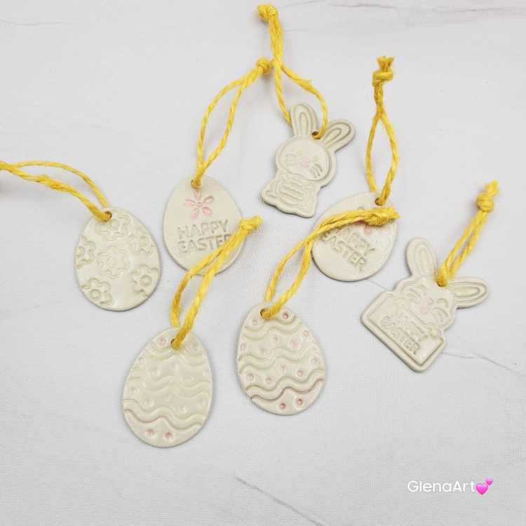 Zawieszka ozdoba ceramiczna na Wielkanoc jajko pisanka na sznurku zawieszka gałązki bazie na brzózki ozdoba wielkanocna ręcznie lepiona do powieszenia