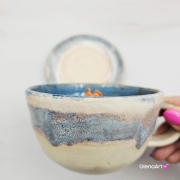 Filiżanka WIEWÓRKA ceramiczna ze spodkiem i WIEWIÓRKĄ w środku ręcznie toczona i malowana ze spodkiem Ruda wiewiórka leśne zwierzę niebiesko-beżowe szkliwa wiewiórka pomarańczowa kubek wiewiórka ruda