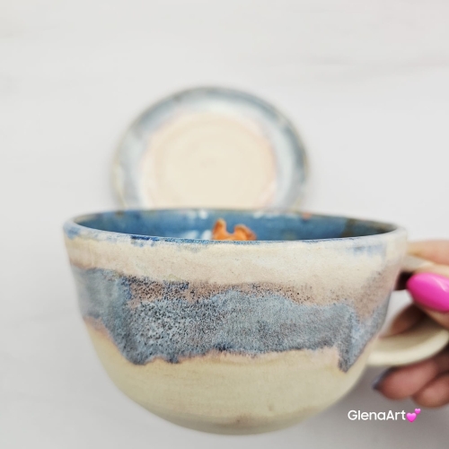 Filiżanka WIEWÓRKA ceramiczna ze spodkiem i WIEWIÓRKĄ w środku ręcznie toczona i malowana ze spodkiem Ruda wiewiórka leśne zwierzę niebiesko-beżowe szkliwa wiewiórka pomarańczowa kubek wiewiórka ruda