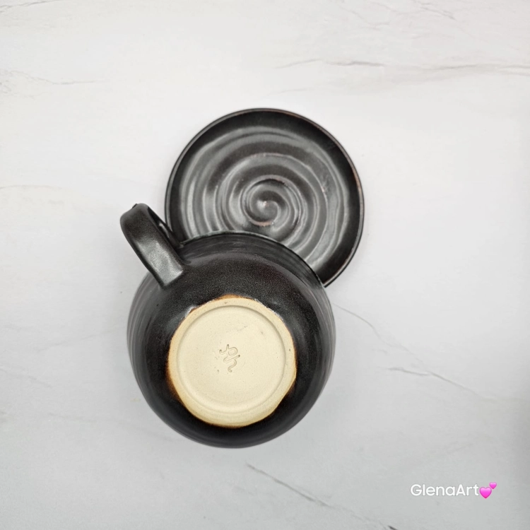 Filiżanka WIEWÓRKA ceramiczna ze spodkiem WIEWIÓRKĄ w środku ręcznie toczona i malowana ze spodkiem Ruda wiewiórka leśne zwierzę kubek z wiewiórką ciemny brąz i niebieski