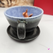 Filiżanka WIEWÓRKA ceramiczna ze spodkiem WIEWIÓRKĄ w środku ręcznie toczona i malowana ze spodkiem Ruda wiewiórka leśne zwierzę kubek z wiewiórką ciemny brąz i niebieski