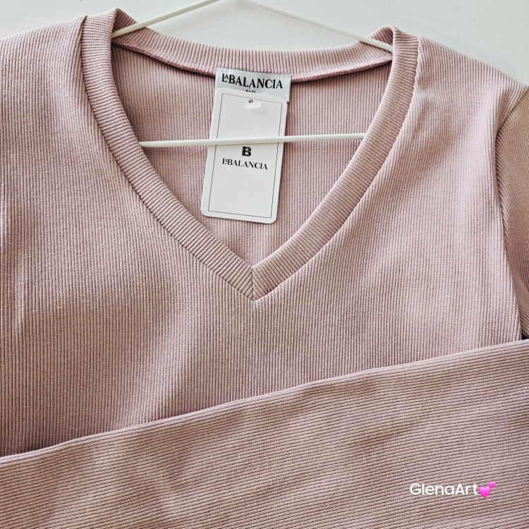 Bluzka ZURI - brudny róż La Balancia z długim rękawem w prążek XS/S i M/L elegancka bluzka z dekoltem V piękna brudny róż