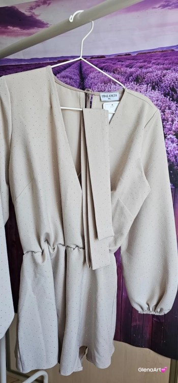 Kombinezon GLOW z cyrkoniami - Beż LaBalancia na wiosnę i lato miły materiał pasek do wiązania elegancki kombinezon na mniejsze i większe wyjścia XS/S i M/L