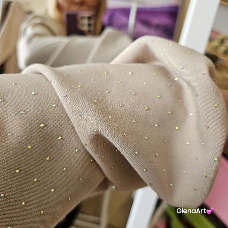 Kombinezon GLOW z cyrkoniami - Beżowy LaBalancia na wiosnę i lato miły materiał pasek do wiązania elegancki kombinezon na mniejsze i większe wyjścia XS/S i M/L