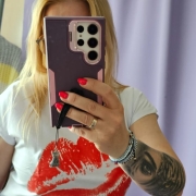 Bluzka z nadrukiem ust BIAŁA damski krój i mega duże usta ładna czerwień UNi 90 % bawełna