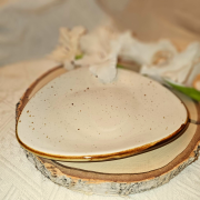Talerz ceramiczny deserowy Delta Rustic Krem Kera nakrapiany