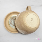 Filiżanka ceramiczna jamnik z czarnym jamniczkiem uroczym ręcznie toczona i malowana filiżanka ze spodkiem przenikające się szkliwa 300 ml z jamnikiem kubek