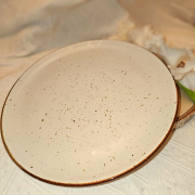 Talerz ceramiczny obiadowy Still Rustic Krem Kera nakrapiany dość cieżki