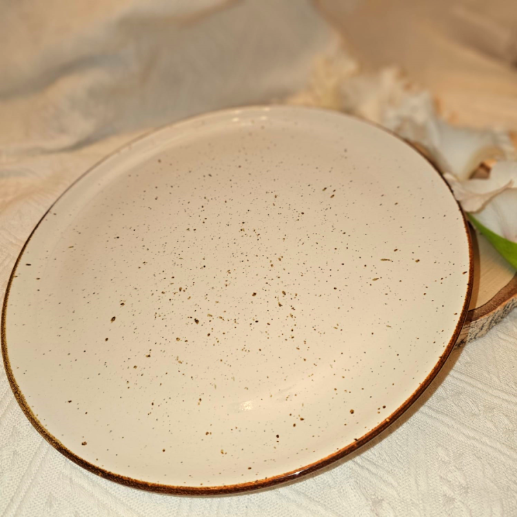 Talerz ceramiczny obiadowy Still Rustic Krem Kera nakrapiany dość cieżki