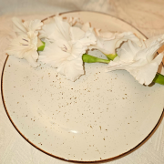 Talerz ceramiczny obiadowy Still Rustic Krem Kera nakrapiany dość cieżki