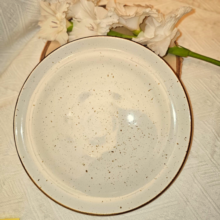 Talerz ceramiczny obiadowy Still Rustic Krem Kera nakrapiany dość cieżki