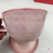 Filiżanka KOŃ ceramiczna z KONIEM i z spodkiem w środku figurka KONIA ręcznie toczona i malowana w kolorze różowym cukierkowym prezent dla miłośnika natury kubek z koniem