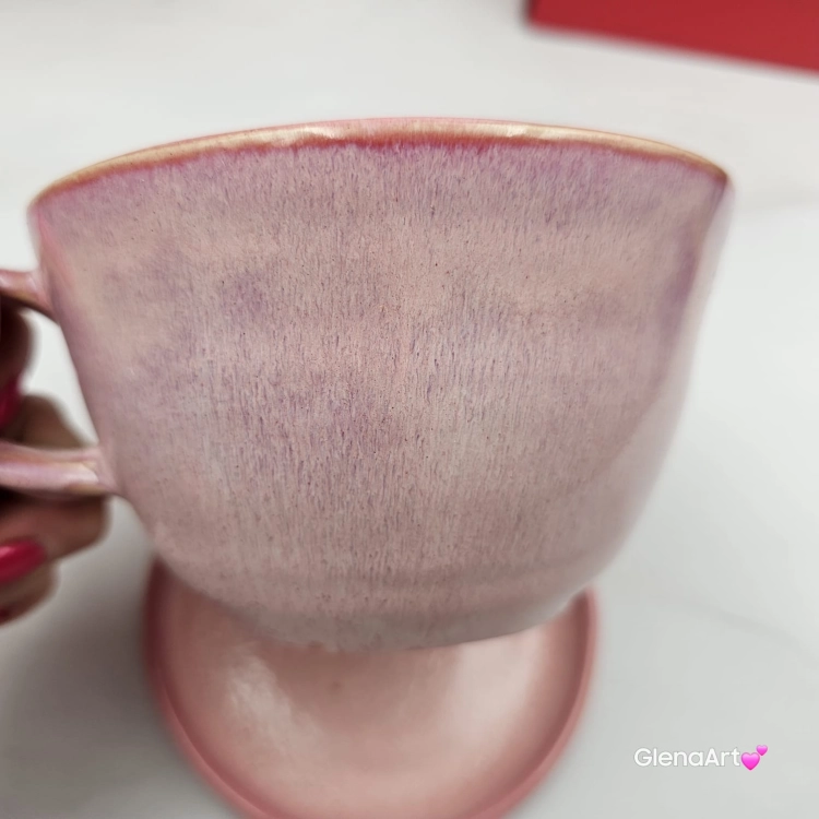 Filiżanka KOŃ ceramiczna z KONIEM i z spodkiem w środku figurka KONIA ręcznie toczona i malowana w kolorze różowym cukierkowym prezent dla miłośnika natury kubek z koniem