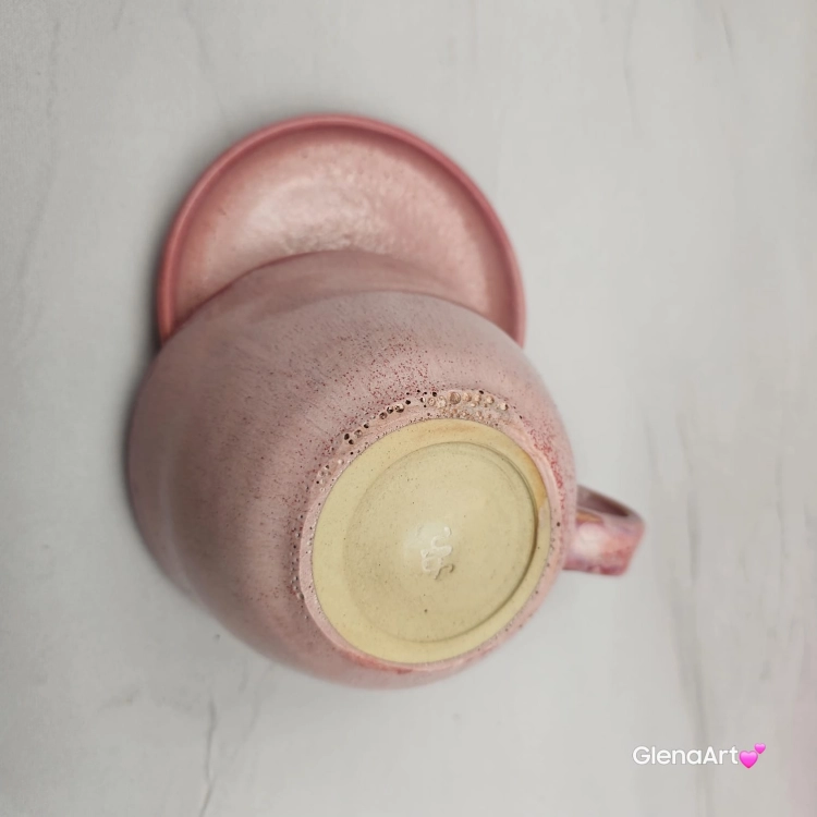 Filiżanka KOŃ ceramiczna z KONIEM i z spodkiem w środku figurka KONIA ręcznie toczona i malowana w kolorze różowym cukierkowym prezent dla miłośnika natury kubek z koniem
