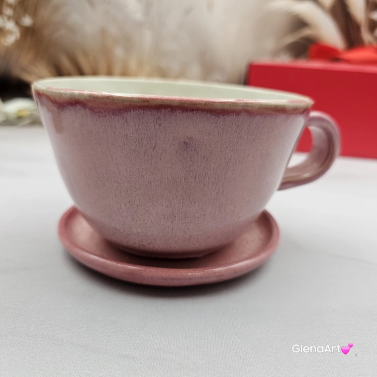 Filiżanka KOŃ ceramiczna z KONIEM i z spodkiem w środku figurka KONIA ręcznie toczona i malowana w kolorze różowym cukierkowym prezent dla miłośnika natury kubek z koniem