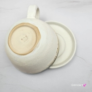 Filiżanka jasno-brązowy jasny gniady koń ze spodkiem ceramiczna z KONIEM w środku ręcznie toczona i malowana odcienie beżu, niebieskiego przenikające się kubek koń prezent dla koniarza piękna filiżanka w przenikających się szkliwach koń jasny brąz