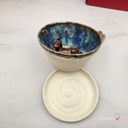 Filiżanka jasno-brązowy jasny gniady koń ze spodkiem ceramiczna z KONIEM w środku ręcznie toczona i malowana odcienie beżu, niebieskiego przenikające się kubek koń prezent dla koniarza piękna filiżanka w przenikających się szkliwach koń jasny brąz