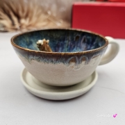 Filiżanka jasno-brązowy jasny gniady koń ze spodkiem ceramiczna z KONIEM w środku ręcznie toczona i malowana odcienie beżu, niebieskiego przenikające się kubek koń prezent dla koniarza piękna filiżanka w przenikających się szkliwach koń jasny brąz