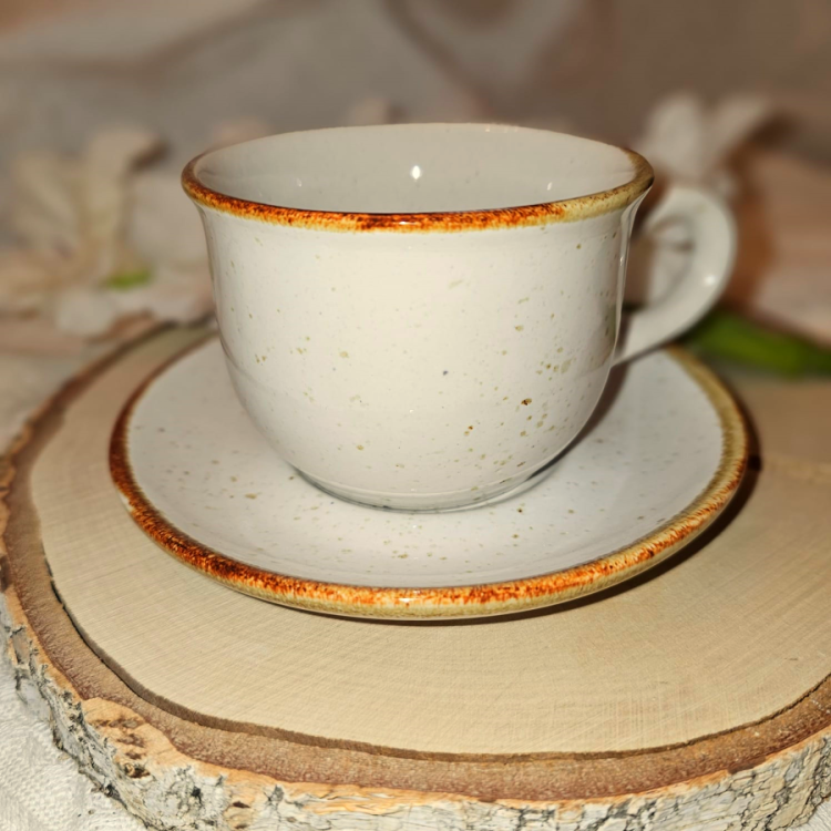 Filiżanka ceramiczna ze spodkiem nakrapiana Trio RUSTIC Krem Kera nakrapiana