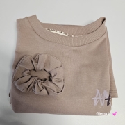 T-shirt bluzka MILUNA – AMOR gruba bawełna kolor mokka / fango z frotką napisy na bluzce kolor Fango rozmiar Uni ponadczasowy look