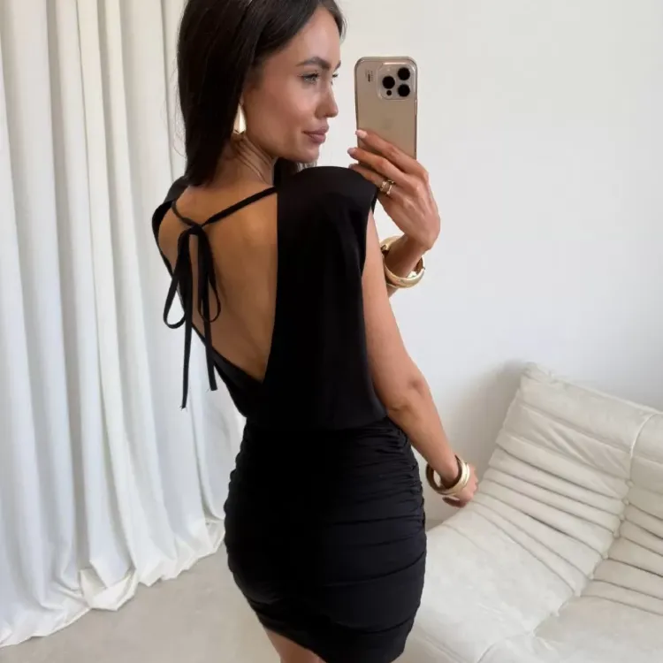 Kobieca sukienka Yselle - sukienka mini w kolorze czarnym rozmiar 38 i 40 marszczony dół odkryte częściowo plecy sexi sukienka wieczorowa