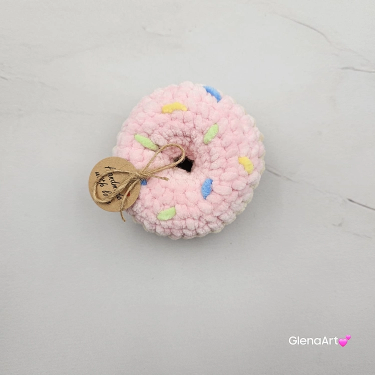 DONUT na szydełku ciastko donat z polewą na szydełku rękodzieło na szydełku polskie uroczy donut na szydełku szydełkowa praca