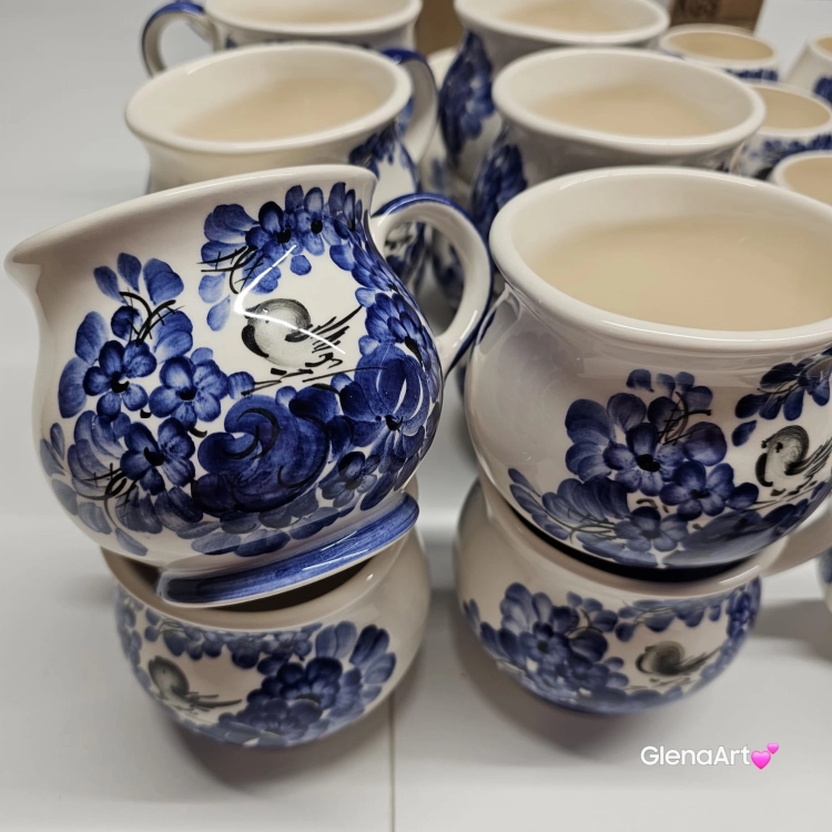 Kubek ceramiczny beczułka kobaltowy z ptaszkiem i kwiatki Nikola Fajans Włocławek 250 ml malowany ręcznie kubek z motywem kwiatowym kobaltowym i ptaszkiem czarnym kubek w kwiatki i ptaszek