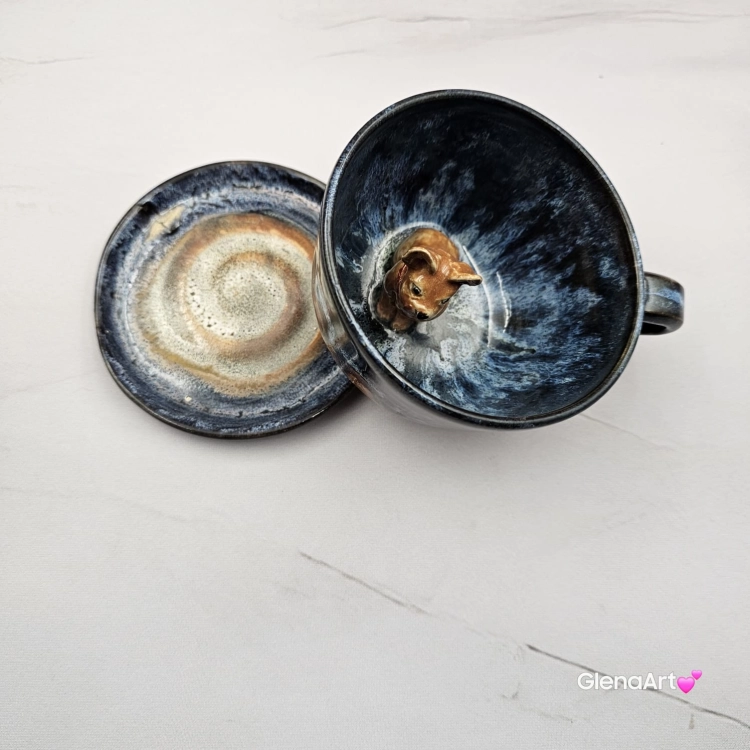 Filiżanka niebieska BULDOG brązowy / karmelowy z pieskiem BULDOŻKIEM ceramiczna ze spodkiem i zwierzakiem w środku ręcznie toczona i malowana elegancka filiżanka z pięknym szkliwem BULDOŻEK FRANCUSKI czarny kubek z pieskiem buldożkiem