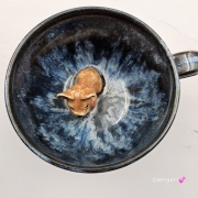 Filiżanka niebieska BULDOG brązowy / karmelowy z pieskiem BULDOŻKIEM ceramiczna ze spodkiem i zwierzakiem w środku ręcznie toczona i malowana elegancka filiżanka z pięknym szkliwem BULDOŻEK FRANCUSKI czarny kubek z pieskiem buldożkiem