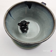 Filiżanka granatowo - seledynowa BULDOG czarny z pieskiem BULDOŻKIEM ceramiczna ze spodkiem i zwierzakiem w środku ręcznie toczona i malowana elegancka filiżanka z pięknym szkliwem BULDOŻEK FRANCUSKI czarny kubek z pieskiem buldożkiem