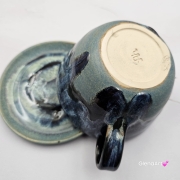 Filiżanka granatowo - seledynowa BULDOG czarny z pieskiem BULDOŻKIEM ceramiczna ze spodkiem i zwierzakiem w środku ręcznie toczona i malowana elegancka filiżanka z pięknym szkliwem BULDOŻEK FRANCUSKI czarny kubek z pieskiem buldożkiem