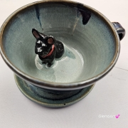 Filiżanka granatowo - seledynowa BULDOG czarny z pieskiem BULDOŻKIEM ceramiczna ze spodkiem i zwierzakiem w środku ręcznie toczona i malowana elegancka filiżanka z pięknym szkliwem BULDOŻEK FRANCUSKI czarny kubek z pieskiem buldożkiem