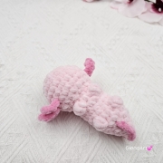 Axolotl różowy na szydełku urocza salamandra na szydełku rękodzieło na szydełku polski produkt szydełkowa praca w kolorze różu